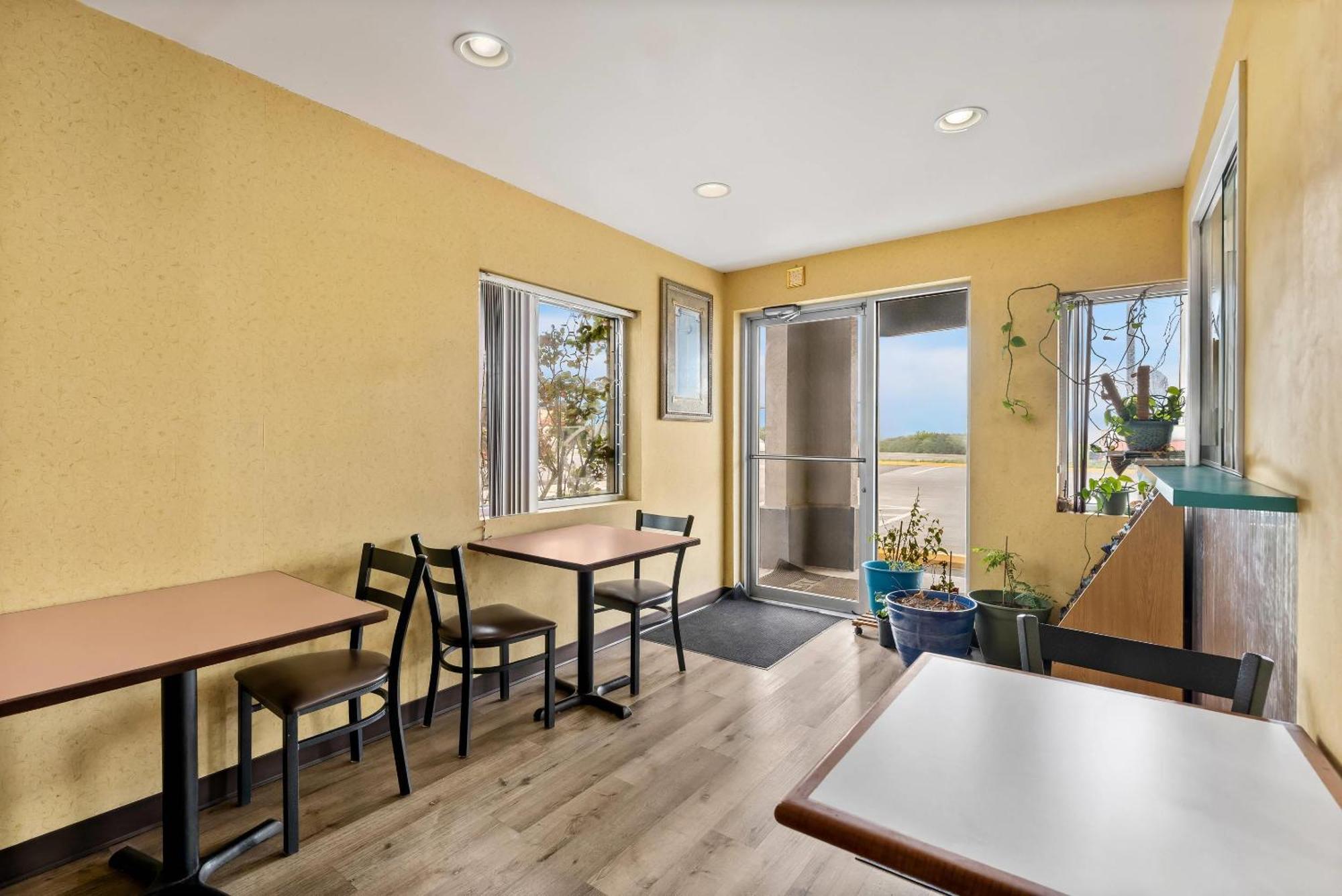 Econo Lodge Fredericksburg Near I-95 Екстериор снимка
