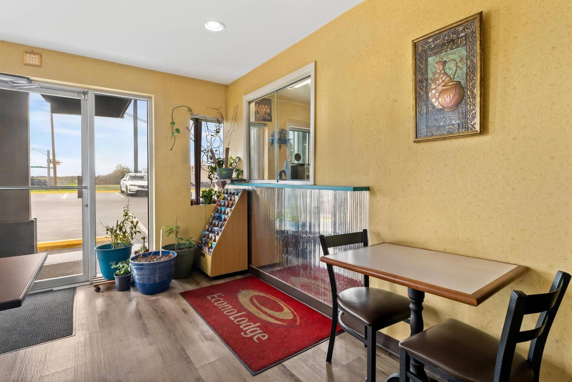 Econo Lodge Fredericksburg Near I-95 Екстериор снимка