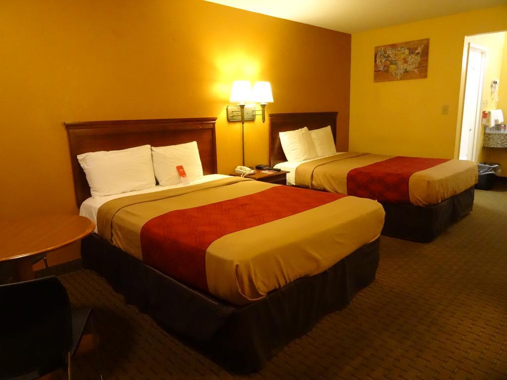 Econo Lodge Fredericksburg Near I-95 Екстериор снимка